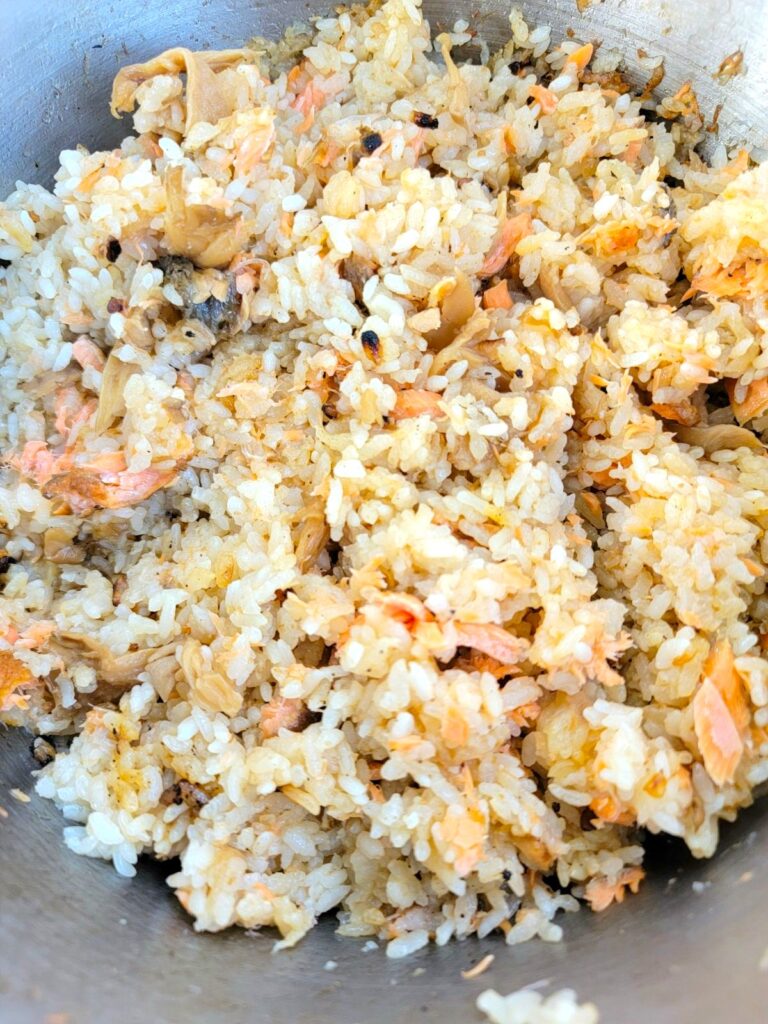 旬の秋鮭の炊き込みご飯