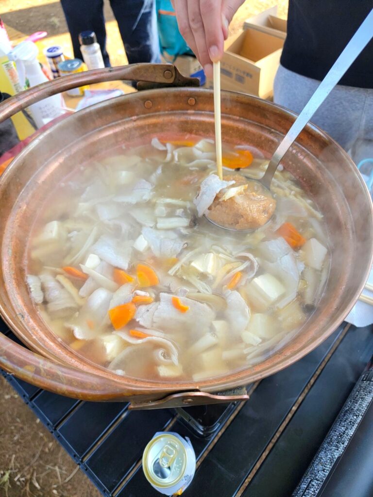 具沢山な豚汁でほっこり暖まります