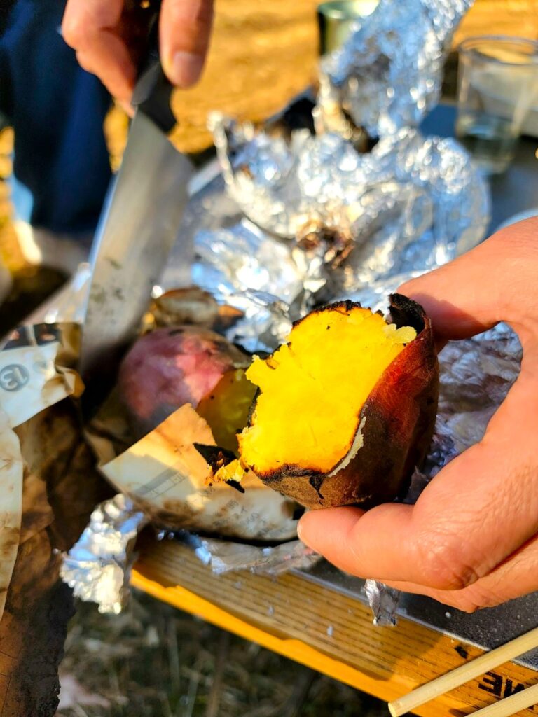 焚火焼き芋大成功で中身は黄金色でホクホクでした
