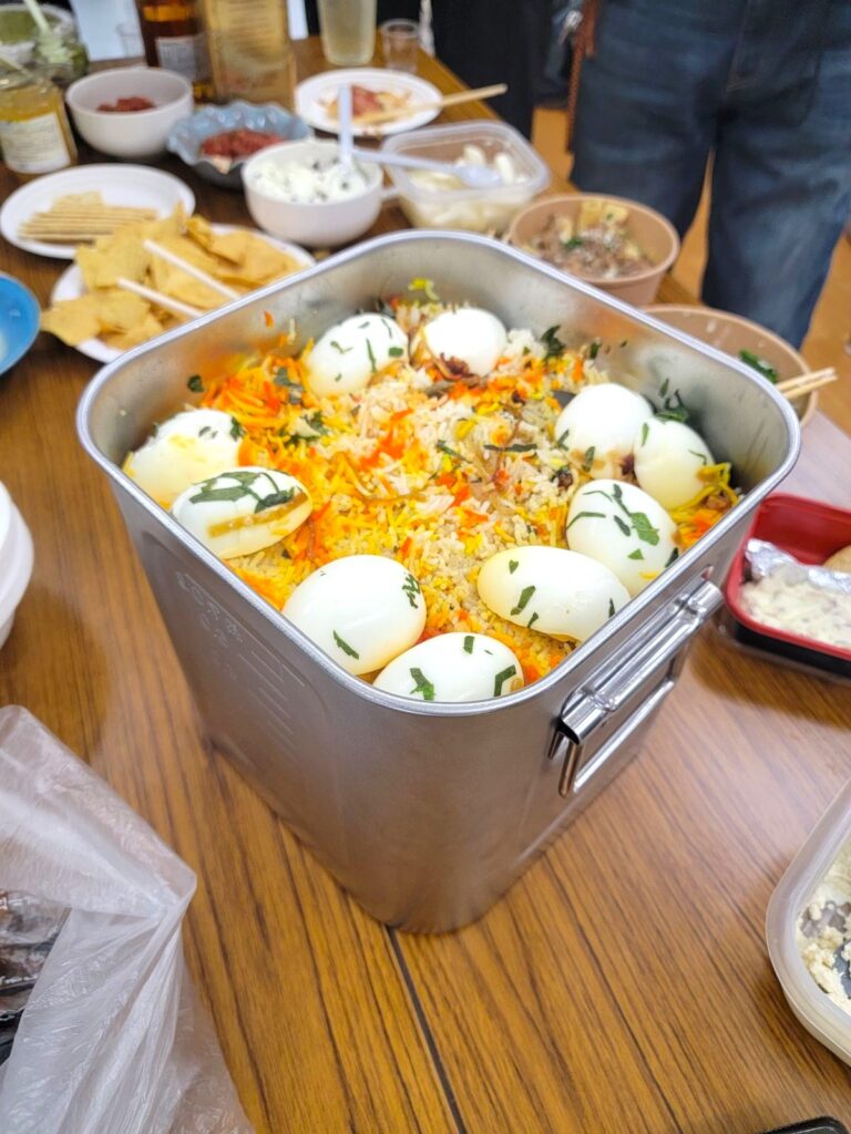 噂の！？高円寺サラムナマステ 一斗缶ビリヤニ プロレスでしか見ない一斗缶のド迫力！