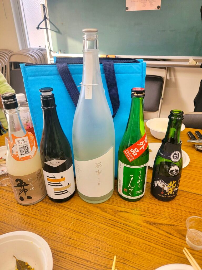 本日の日本酒ラインナップは、「にごり酒 五郎八」「弐式 -NISHIKI- TYPE:BASIC 6th」「彩來 sara うす霧」「うまからまんさく 番外品」「北麓スパークリング」