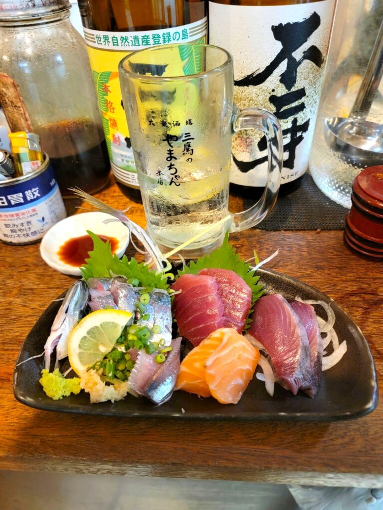 0次会は吉祥寺「たちんぽやまちゃん」で鯵姿造りや常連さんの釣った鮪も入った豪華刺盛り