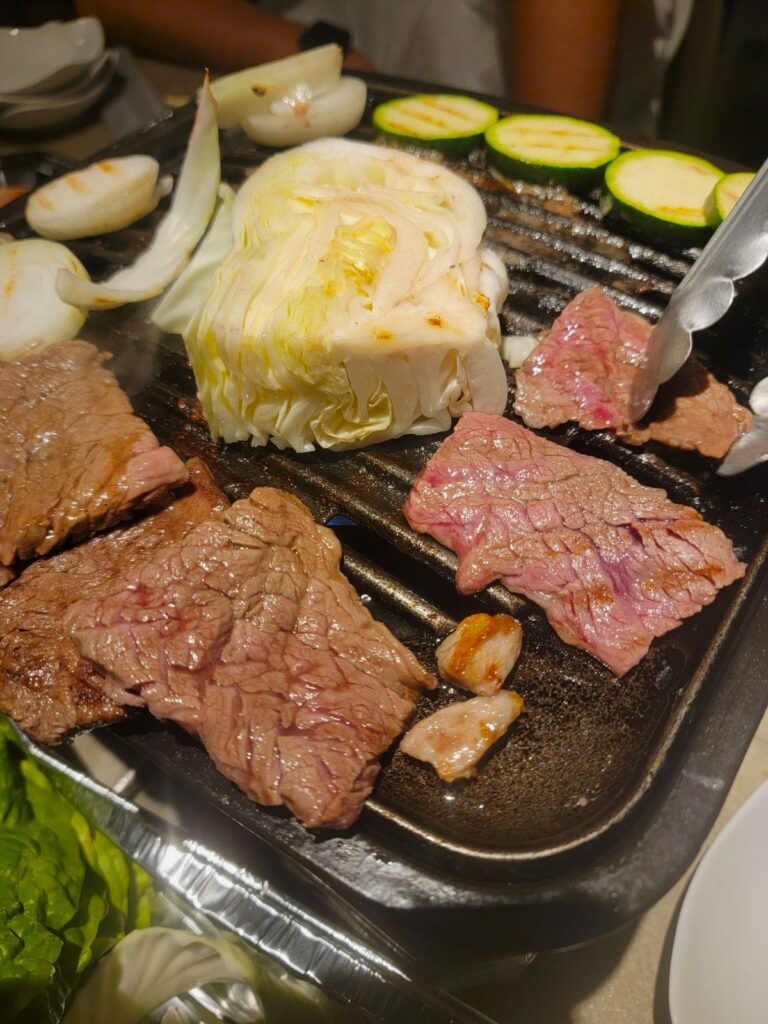 キャベツステーキと「千里眼」監修のニンニク万能醤油だれの相性最高