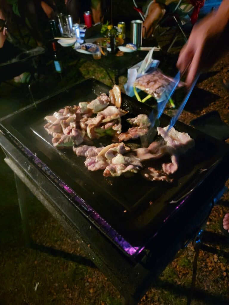 深夜帯は肉のみのBBQスタイル