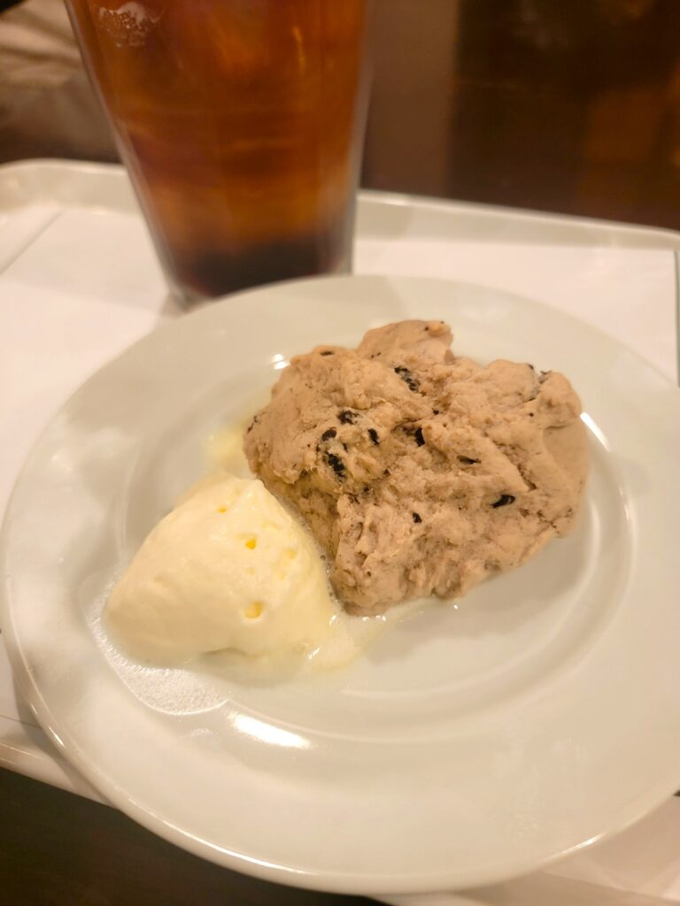 渋谷スペイン坂 人間関係 cafe de copain(カフェ ド コパン)創業1979年!ランチに名物スコーンはoreoスコーンをチョイス♪